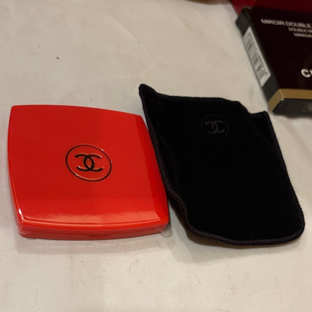 CHANEL Red Mirror Double Facettes with Black Pouch❤️